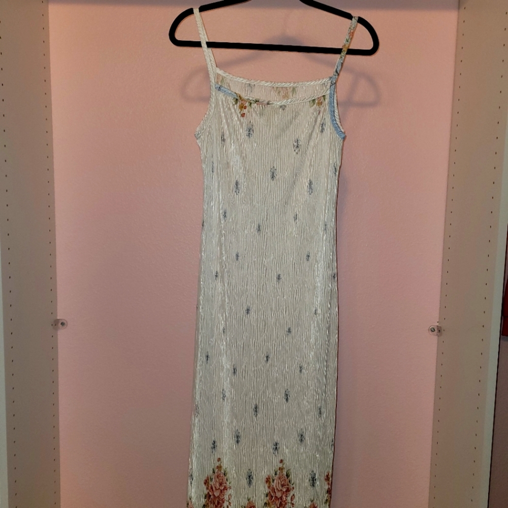 Perfect Dress for a wedding guest White Floral Dress